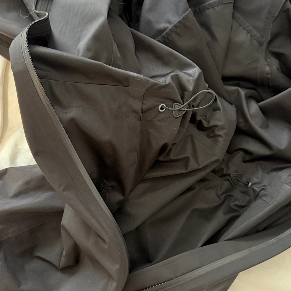Lululemon Rain Shell Jacket - Picture 9 of 10